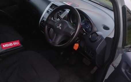 Mitsubishi Colt VI рестайлинг, 2004 год, 299 999 рублей, 3 фотография