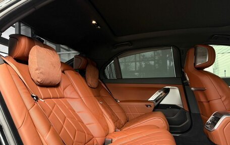 BMW 7 серия, 2024 год, 15 000 000 рублей, 21 фотография