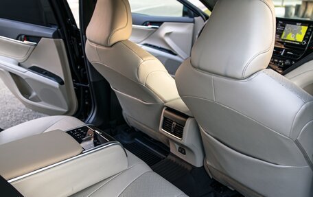 Toyota Camry, 2021 год, 2 800 000 рублей, 14 фотография