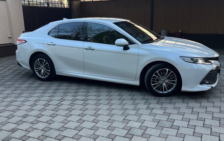 Toyota Camry, 2019 год, 2 600 000 рублей, 3 фотография