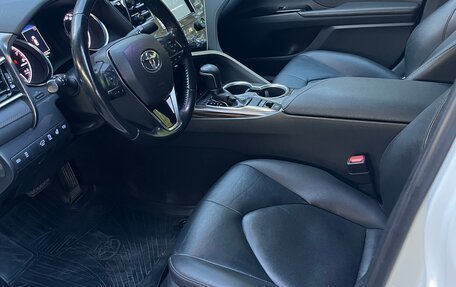 Toyota Camry, 2019 год, 2 600 000 рублей, 5 фотография