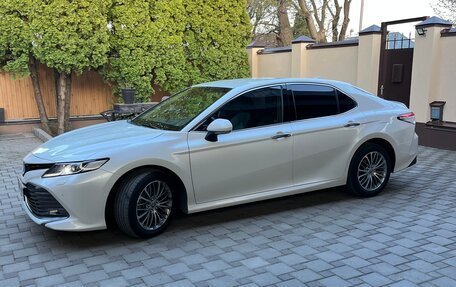 Toyota Camry, 2019 год, 2 600 000 рублей, 4 фотография