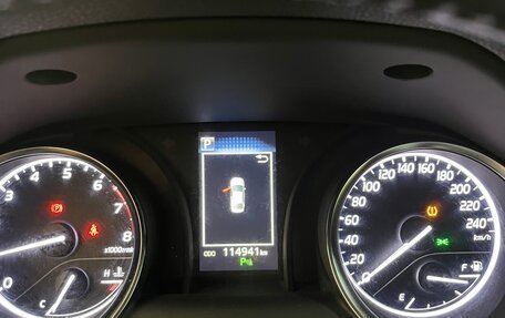 Toyota Camry, 2019 год, 2 600 000 рублей, 9 фотография
