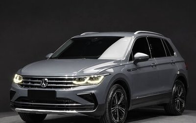 Volkswagen Tiguan II, 2023 год, 3 840 000 рублей, 1 фотография