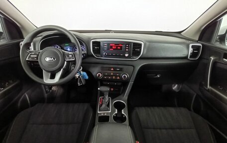 KIA Sportage IV рестайлинг, 2020 год, 1 980 000 рублей, 10 фотография
