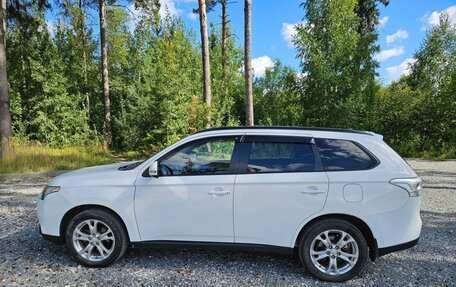 Mitsubishi Outlander III рестайлинг 3, 2014 год, 1 570 000 рублей, 2 фотография