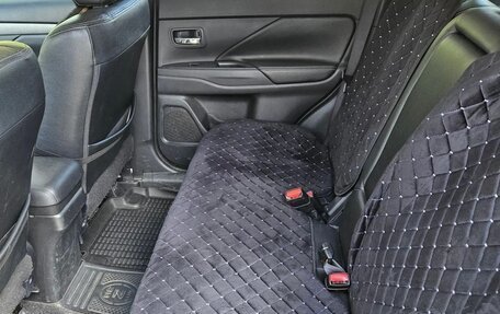 Mitsubishi Outlander III рестайлинг 3, 2014 год, 1 570 000 рублей, 8 фотография