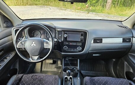 Mitsubishi Outlander III рестайлинг 3, 2014 год, 1 570 000 рублей, 5 фотография
