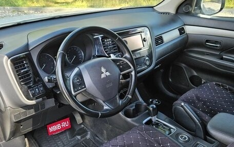 Mitsubishi Outlander III рестайлинг 3, 2014 год, 1 570 000 рублей, 6 фотография
