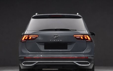 Volkswagen Tiguan II, 2023 год, 3 840 000 рублей, 4 фотография