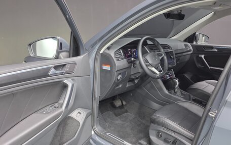 Volkswagen Tiguan II, 2023 год, 3 840 000 рублей, 6 фотография