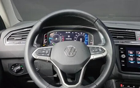 Volkswagen Tiguan II, 2023 год, 3 840 000 рублей, 7 фотография