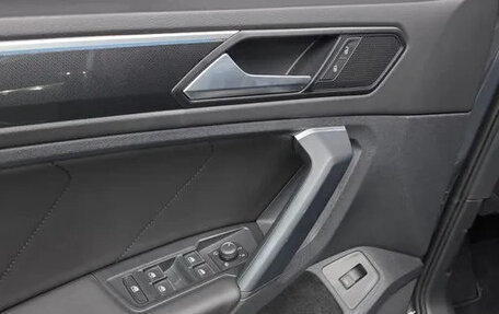 Volkswagen Tiguan II, 2023 год, 3 840 000 рублей, 13 фотография