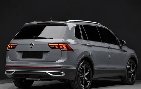 Volkswagen Tiguan II, 2023 год, 3 840 000 рублей, 2 фотография