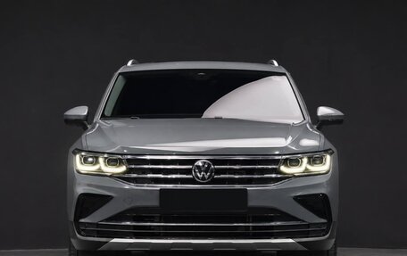 Volkswagen Tiguan II, 2023 год, 3 840 000 рублей, 3 фотография