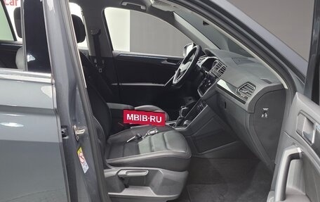 Volkswagen Tiguan II, 2023 год, 3 840 000 рублей, 14 фотография