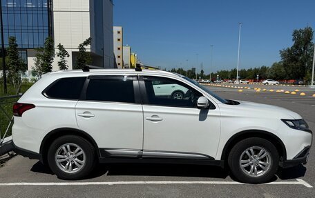 Mitsubishi Outlander III рестайлинг 3, 2015 год, 1 050 000 рублей, 2 фотография