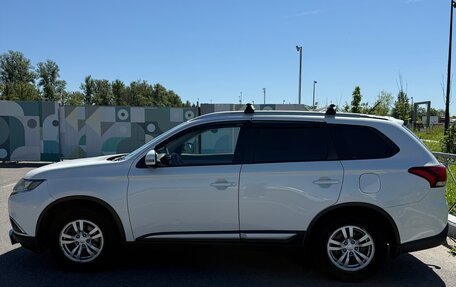 Mitsubishi Outlander III рестайлинг 3, 2015 год, 1 050 000 рублей, 3 фотография