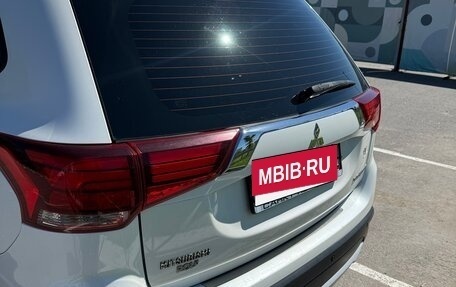 Mitsubishi Outlander III рестайлинг 3, 2015 год, 1 050 000 рублей, 4 фотография