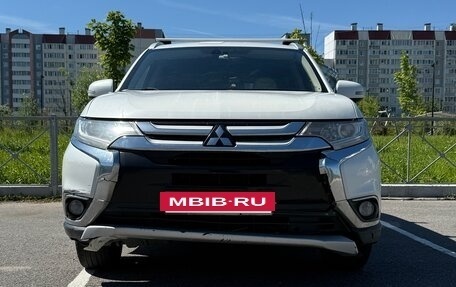 Mitsubishi Outlander III рестайлинг 3, 2015 год, 1 050 000 рублей, 6 фотография