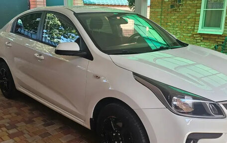 KIA Rio IV, 2018 год, 1 100 000 рублей, 2 фотография