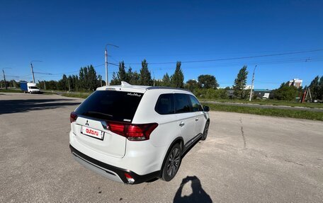 Mitsubishi Outlander III рестайлинг 3, 2021 год, 2 700 000 рублей, 6 фотография