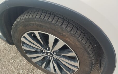 Mitsubishi Outlander III рестайлинг 3, 2019 год, 2 250 000 рублей, 9 фотография