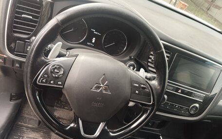 Mitsubishi Outlander III рестайлинг 3, 2019 год, 2 250 000 рублей, 17 фотография