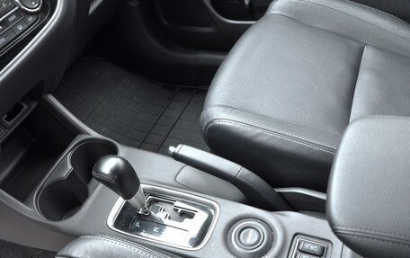 Mitsubishi Outlander III рестайлинг 3, 2014 год, 1 670 000 рублей, 11 фотография