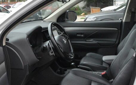 Mitsubishi Outlander III рестайлинг 3, 2014 год, 1 670 000 рублей, 9 фотография