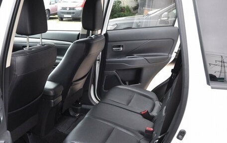Mitsubishi Outlander III рестайлинг 3, 2014 год, 1 670 000 рублей, 15 фотография