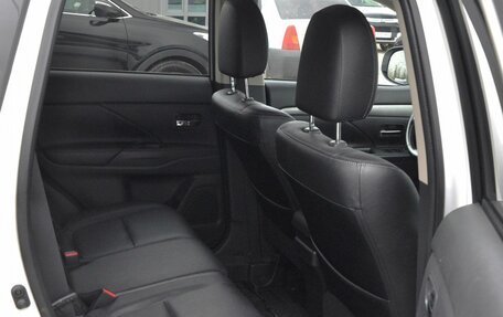 Mitsubishi Outlander III рестайлинг 3, 2014 год, 1 670 000 рублей, 16 фотография