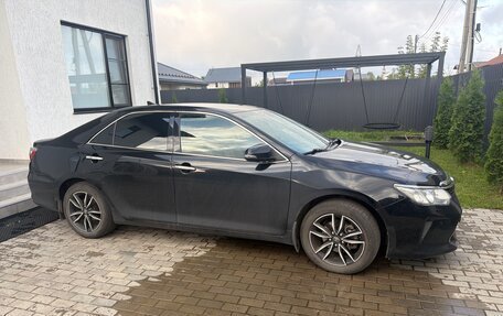 Toyota Camry, 2017 год, 1 850 000 рублей, 2 фотография