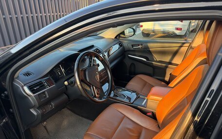 Toyota Camry, 2017 год, 1 850 000 рублей, 6 фотография