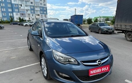 Opel Astra J, 2013 год, 895 000 рублей, 1 фотография