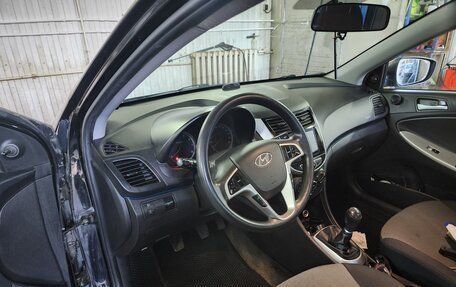 Hyundai Solaris II рестайлинг, 2013 год, 820 000 рублей, 6 фотография