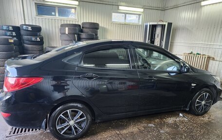 Hyundai Solaris II рестайлинг, 2013 год, 820 000 рублей, 3 фотография