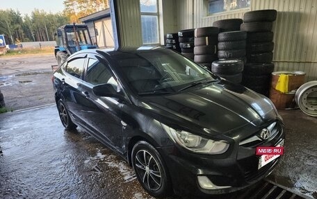 Hyundai Solaris II рестайлинг, 2013 год, 820 000 рублей, 2 фотография