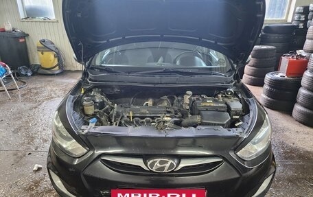 Hyundai Solaris II рестайлинг, 2013 год, 820 000 рублей, 10 фотография
