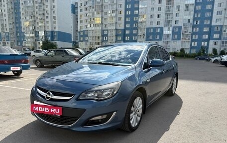 Opel Astra J, 2013 год, 895 000 рублей, 2 фотография