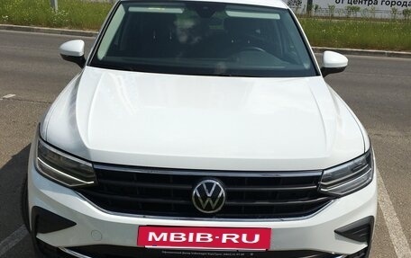 Volkswagen Tiguan II, 2021 год, 3 400 000 рублей, 2 фотография