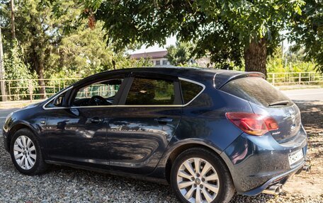 Opel Astra J, 2010 год, 670 000 рублей, 2 фотография