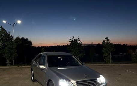 Mercedes-Benz C-Класс, 2004 год, 600 000 рублей, 1 фотография