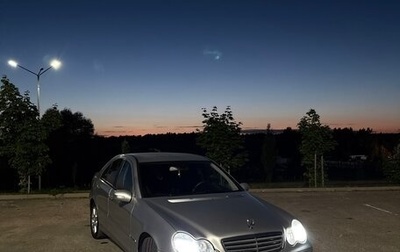 Mercedes-Benz C-Класс, 2004 год, 600 000 рублей, 1 фотография