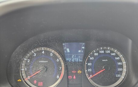 Hyundai Solaris II рестайлинг, 2013 год, 550 000 рублей, 14 фотография
