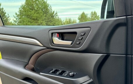 Toyota Highlander III, 2018 год, 2 850 000 рублей, 17 фотография