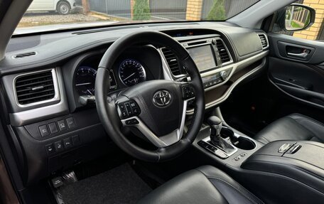 Toyota Highlander III, 2018 год, 2 850 000 рублей, 16 фотография