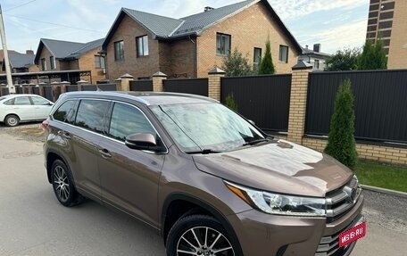 Toyota Highlander III, 2018 год, 2 850 000 рублей, 9 фотография