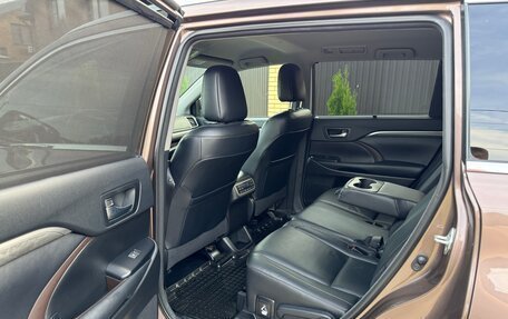 Toyota Highlander III, 2018 год, 2 850 000 рублей, 21 фотография