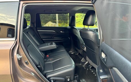 Toyota Highlander III, 2018 год, 2 850 000 рублей, 28 фотография